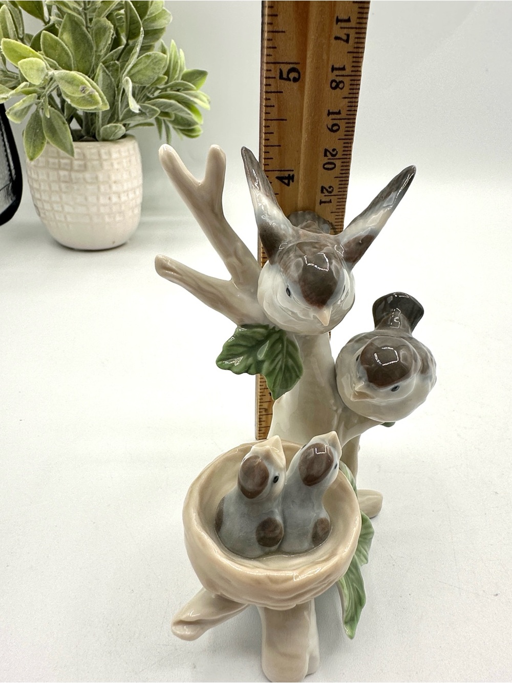 2 Grey Sparrows with Bird babies in nest, Porcelain Figurine - Picture 8 of 9
